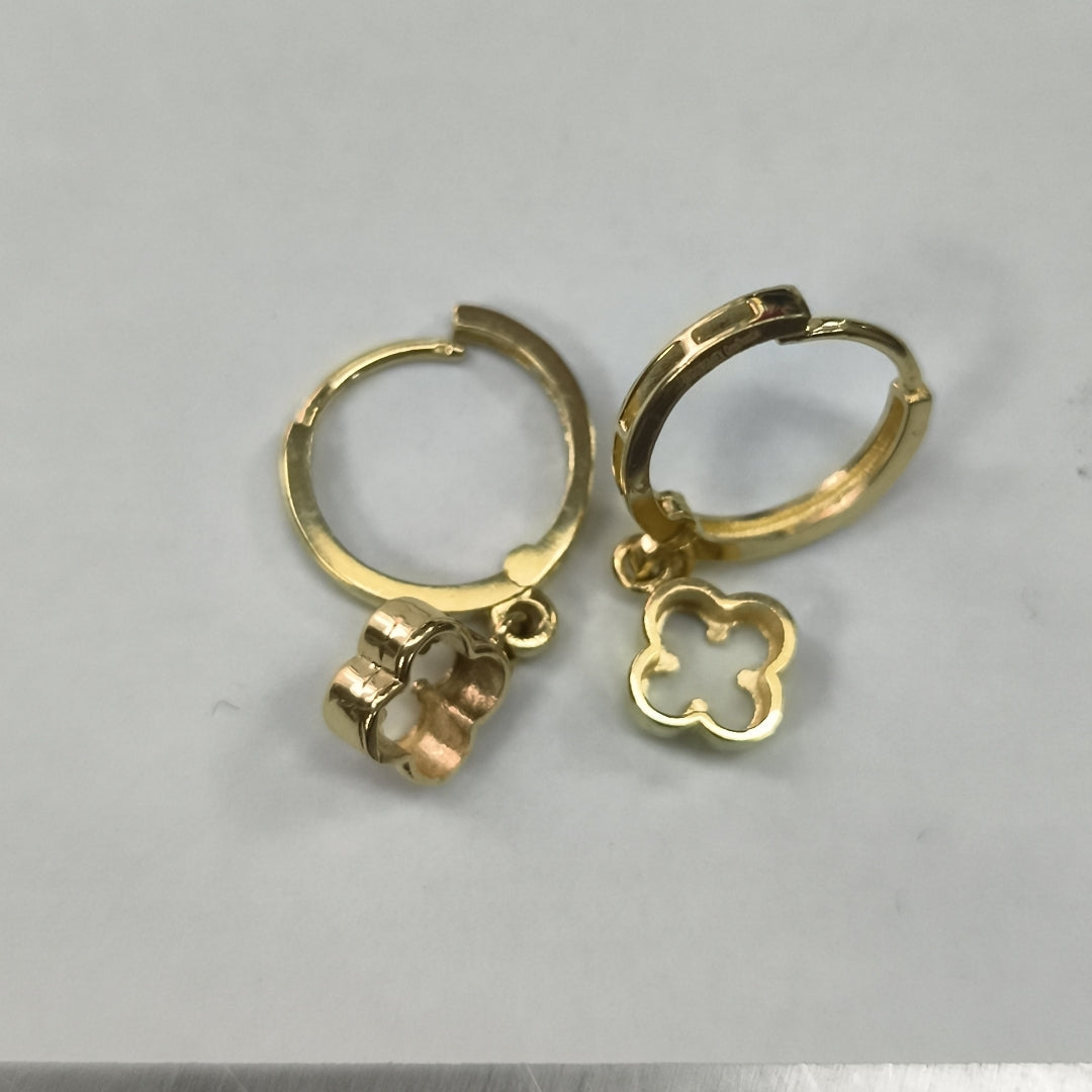 ARETES ARRACADAS CON DIJE 14K 2.4 GR (NUEVO)
