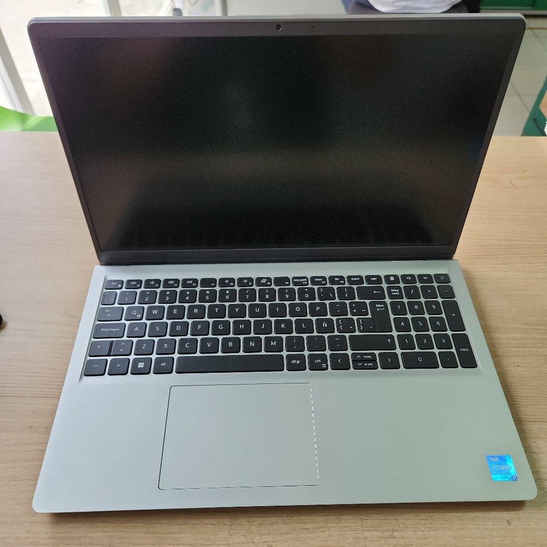 LAPTOP DELL PRO 15 ESSENTIAL PV15250  (2026) 512 GB SSD 16 GB RAM (SEMINUEVO)