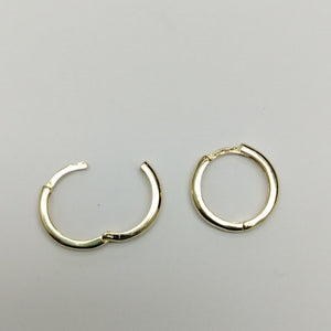 ARETES HUGGIES LISAS 14K 1.6 GR (NUEVO)