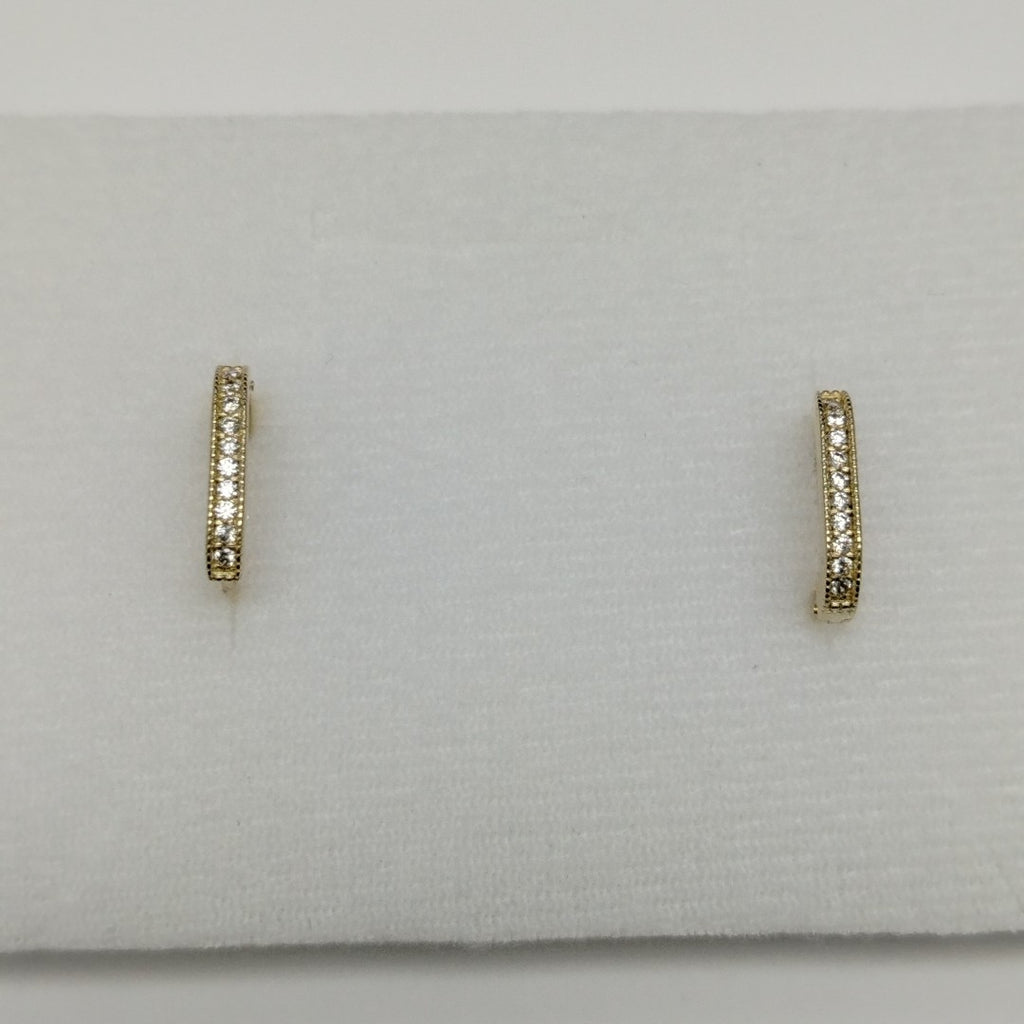 ARETES HUGGIES OVALADA C CIRCONIAS 14K 2.4 GR (NUEVO)