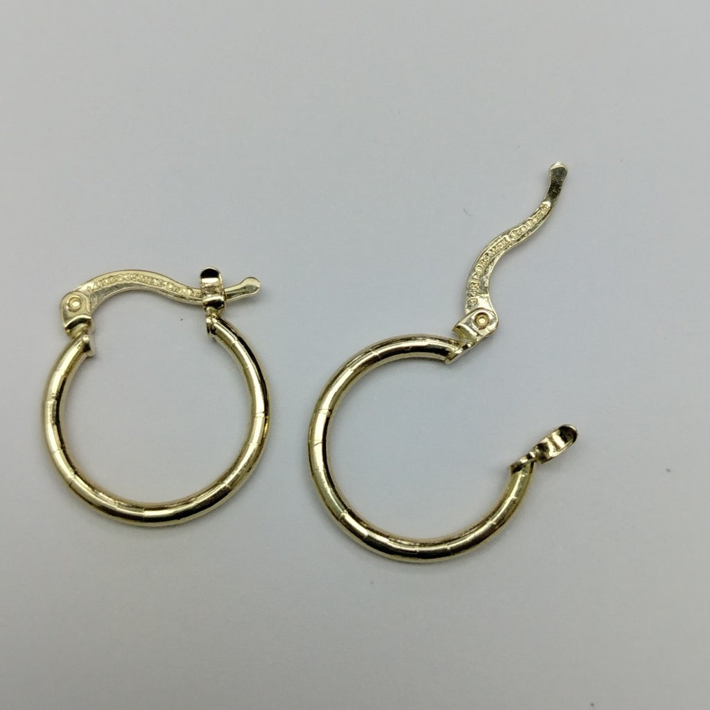 ARETES ARRACADAS ESTRIADAS 14K 1.4 GR (NUEVO)