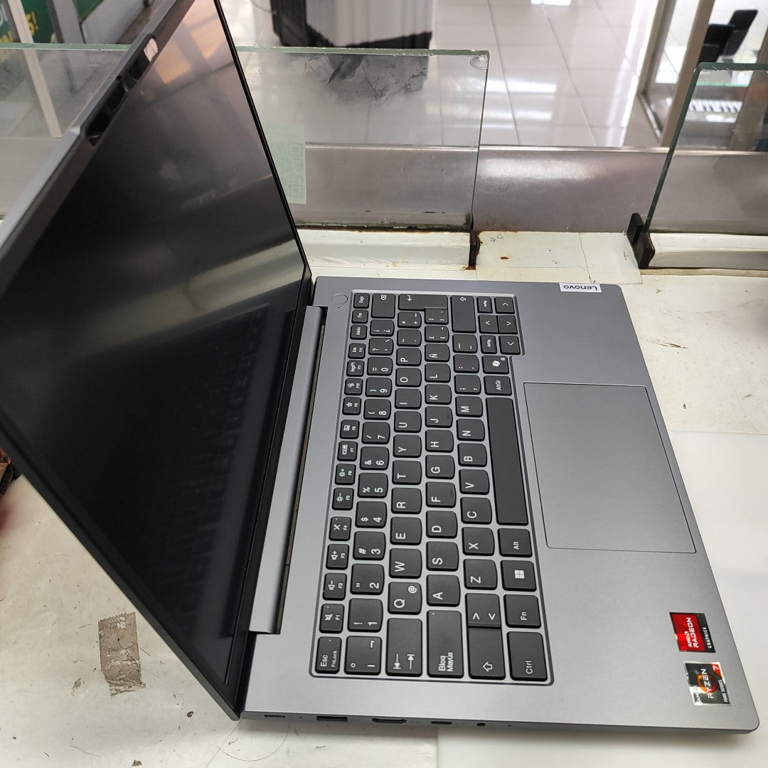 LAPTOP LENOVO THINKBOOK 14 G7 ARP (2025) 1 TB SSD 32 GB RAM (SEMINUEVO)