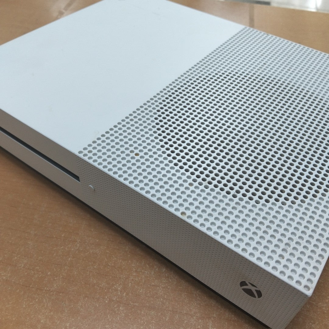 CONSOLA DE VIDEOJUEGO MICROSOFT XBOX ONE S 1 TB (SEMINUEVO)