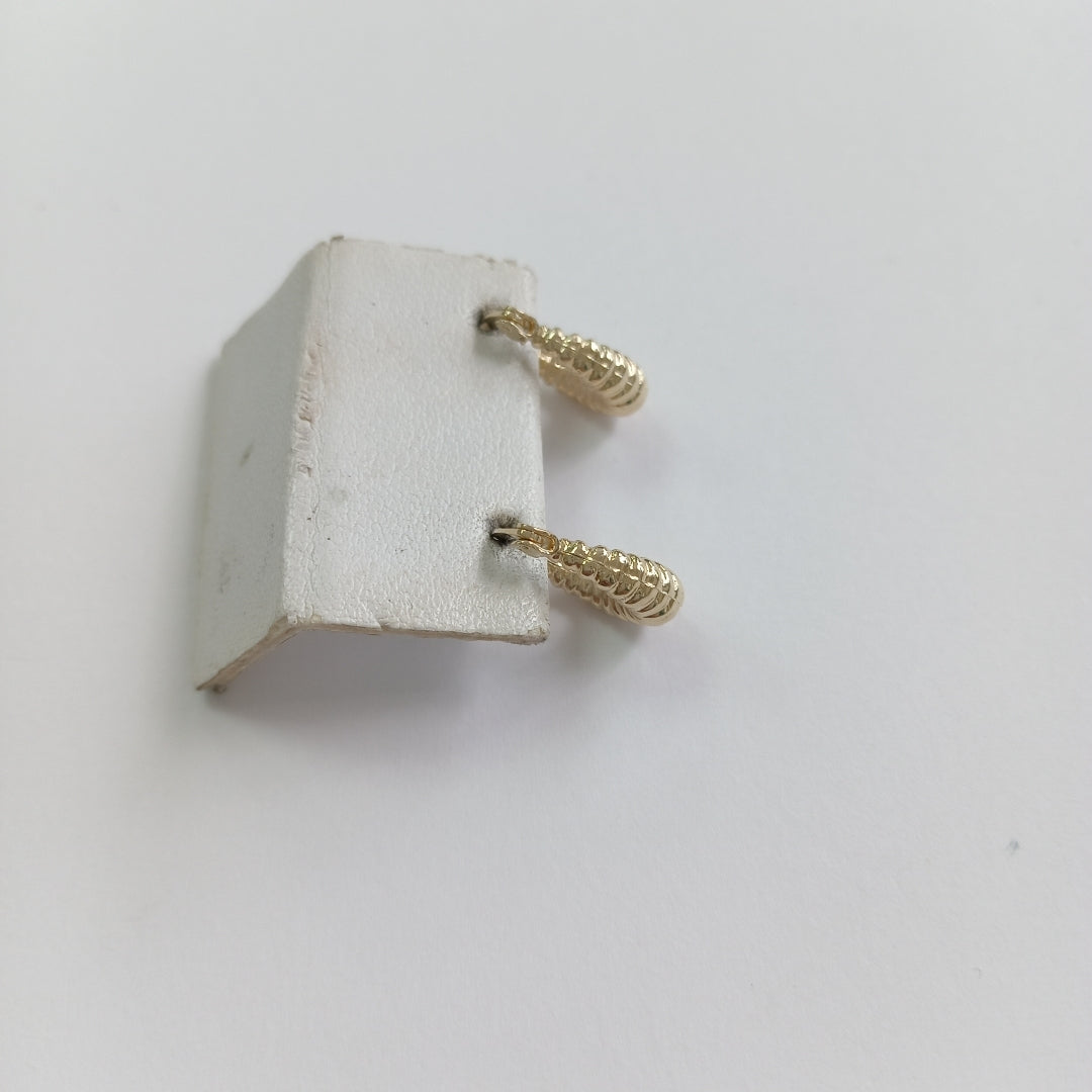 ARETES ARRACADA ESTRIADAS 14K 1.1 GR (NUEVO)