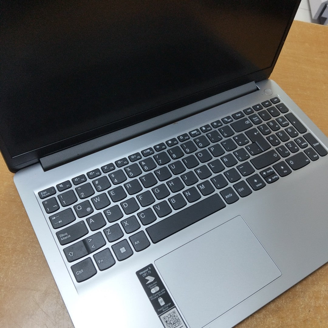 LAPTOP LENOVO IDEAPAD 1 15IGL7 (2025) 256 GB SSD 8 GB RAM (SEMINUEVO)