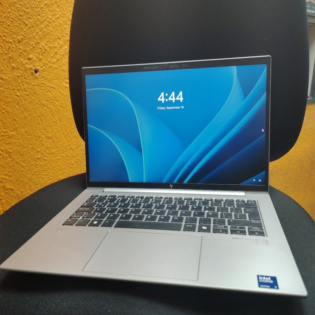 LAPTOP HP ZBOOK FIREFLY 14 G11 (2024) 512 GB SSD 16 GB RAM (SEMINUEVO)