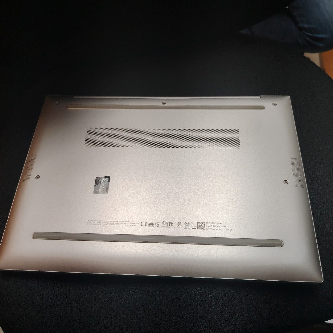 LAPTOP HP ZBOOK FIREFLY 14 G11 (2024) 512 GB SSD 16 GB RAM (SEMINUEVO)