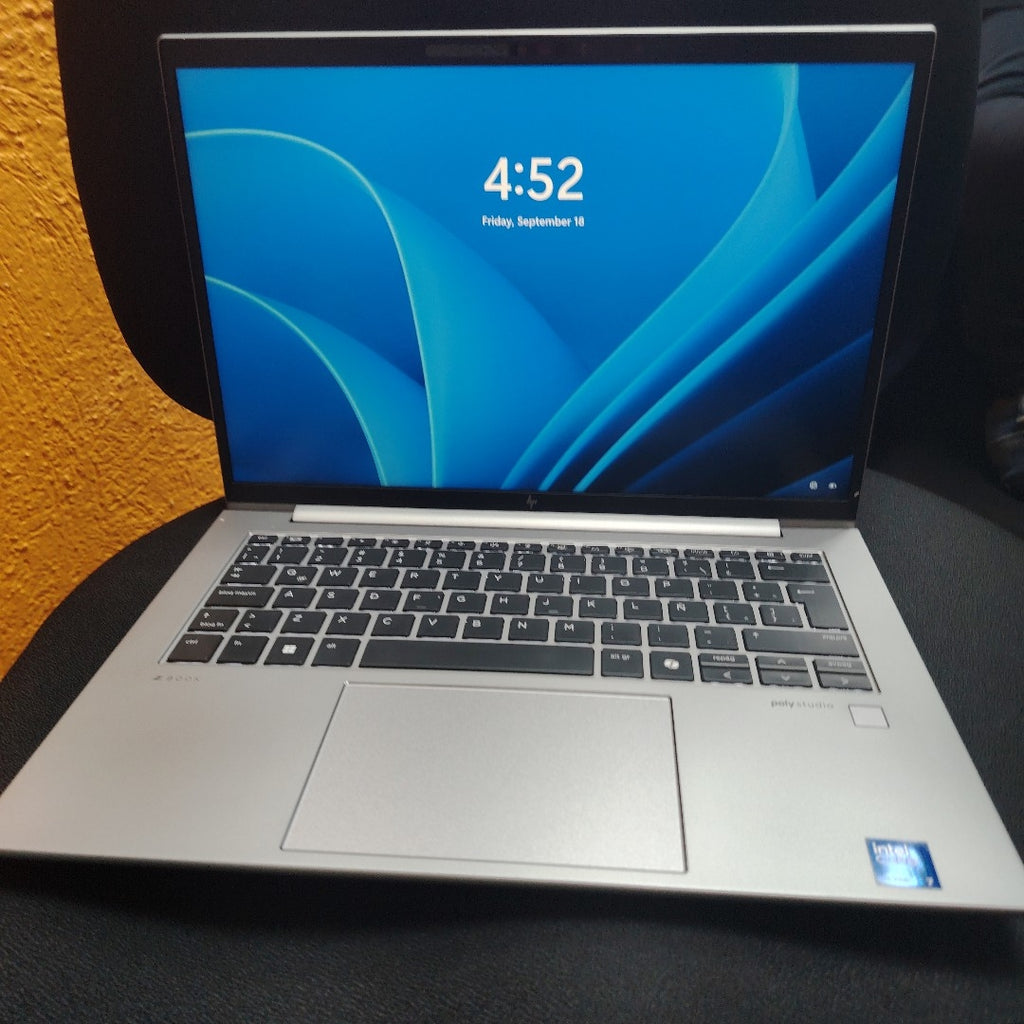 LAPTOP HP ZBOOK FIREFLY 14 G11 (2024) 512 GB SSD 16 GB RAM (SEMINUEVO)