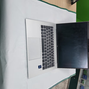 LAPTOP HP ELITEBOOK 840 G10 (2024) 256 GB SSD 16 GB RAM (SEMINUEVO)
