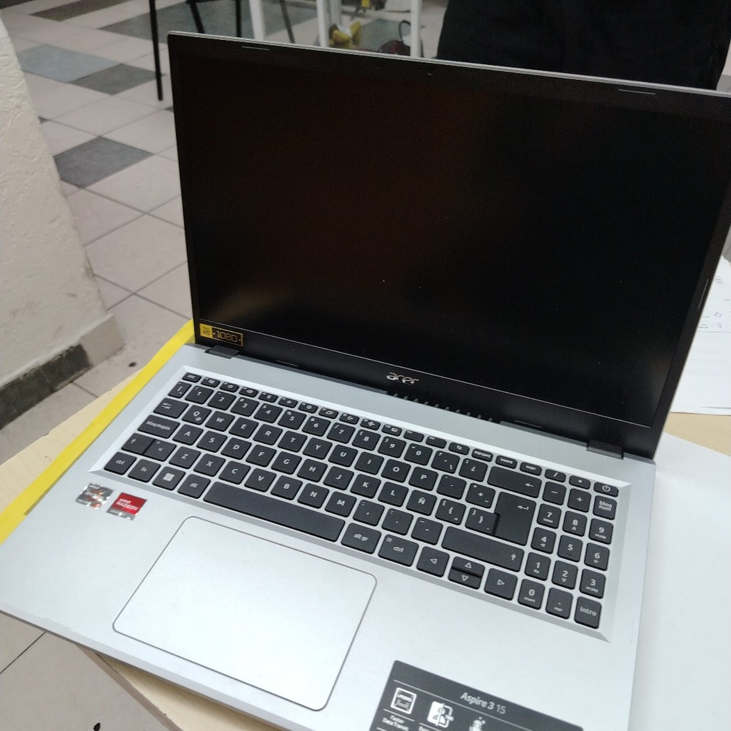 LAPTOP ACER ASPIRE 3 A315-24P-R841 (2023) 512 GB SSD 8 GB RAM (SEMINUEVO)