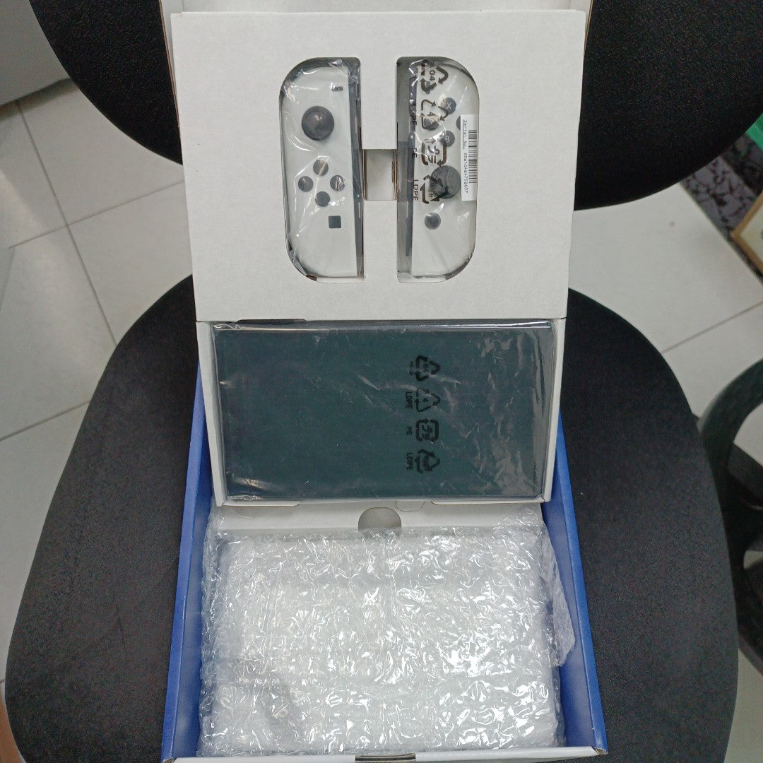 CONSOLA DE VIDEOJUEGO NINTENDO SWITCH OLED 64 GB (SEMINUEVO)