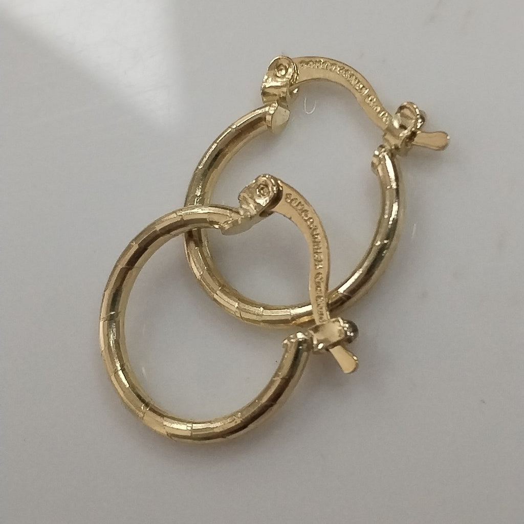 ARETES ARRACADAS ESTRIADAS 14K 1.4 GR (NUEVO)