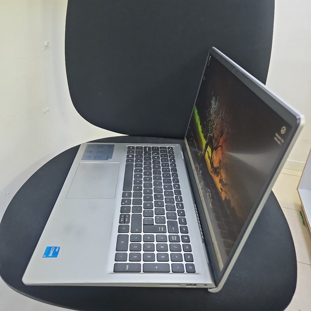 LAPTOP DELL INSPIRON 15 3520 (2023) 256 GB SSD 8 GB RAM (SEMINUEVO)