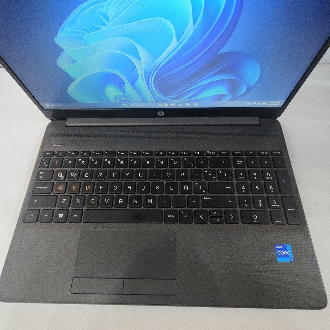 LAPTOP HP 250 G8 (2023) 512 GB SSD 8 GB RAM (SEMINUEVO)