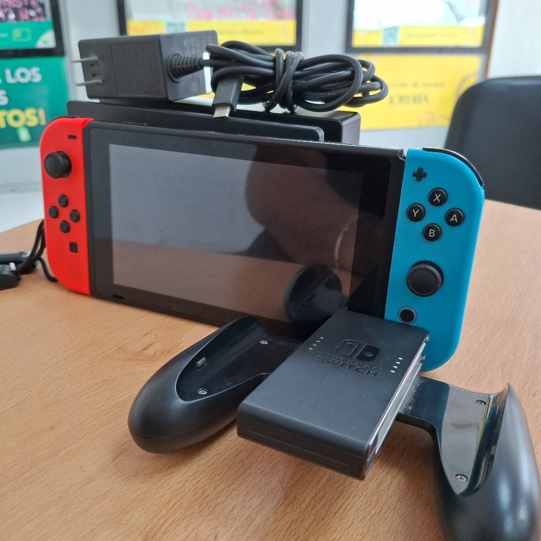 CONSOLA DE VIDEOJUEGO NINTENDO SWITCH 1.1 32 GB (SEMINUEVO)
