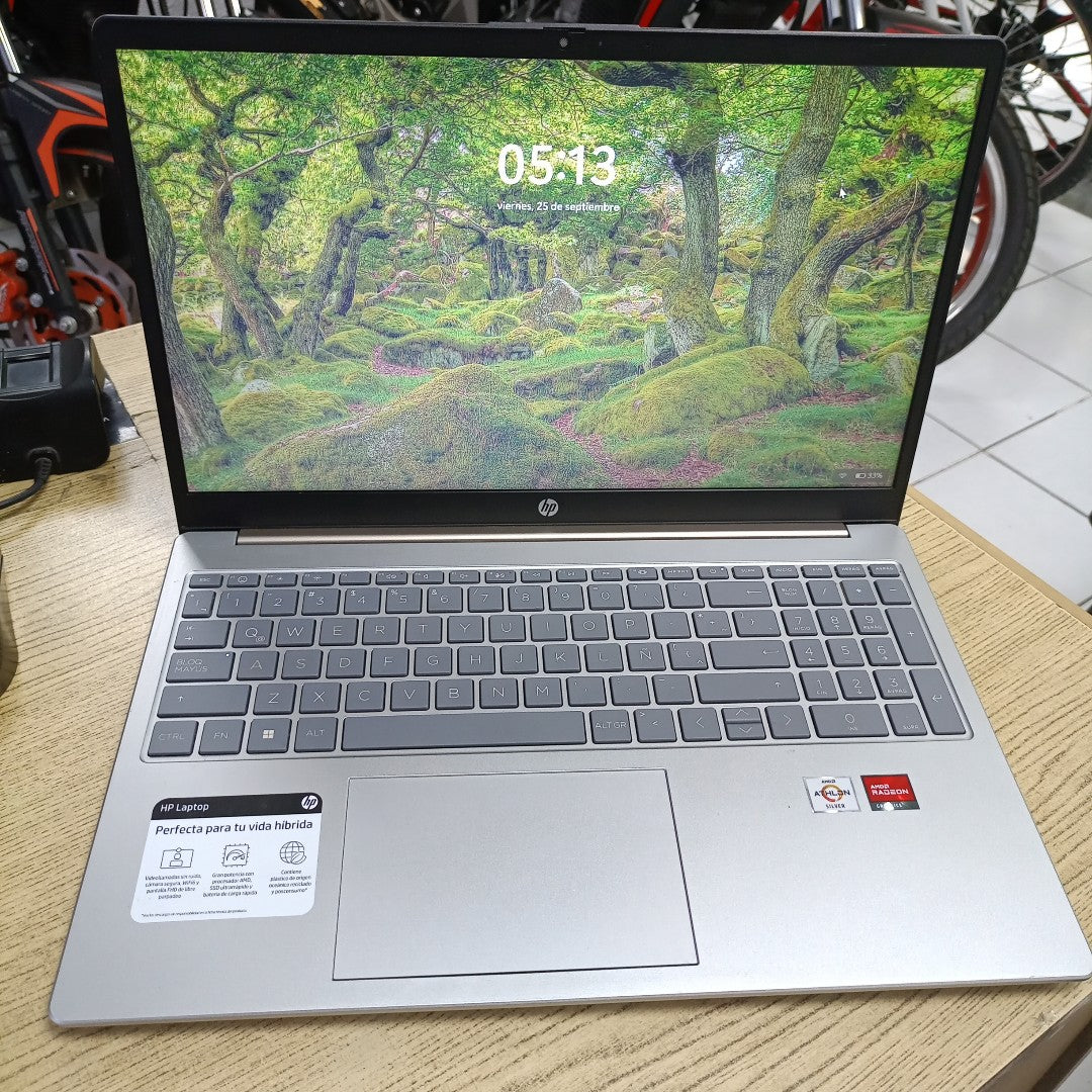 LAPTOP HP 15-FC0003LA (2023) 256 GB SSD 8 GB RAM (SEMINUEVO)