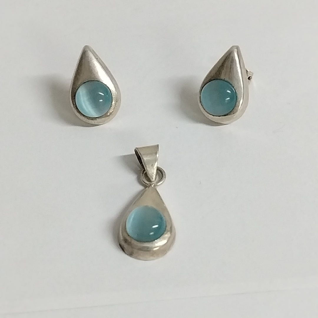 ARETES PAR, DIJE PLATA 4.2 GRMS (SEMINUEVO)