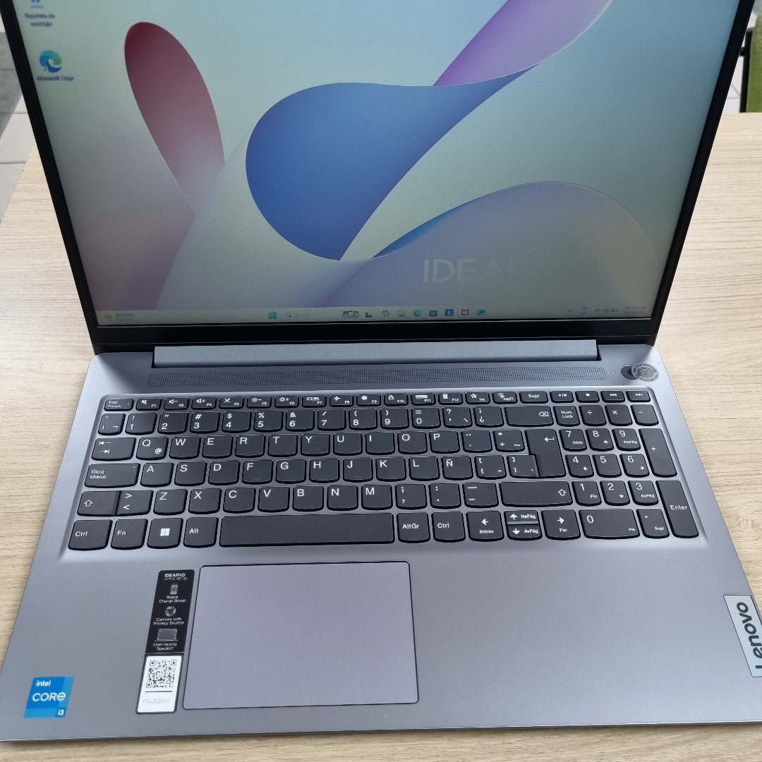 LAPTOP LENOVO IDEAPAD SLIM 3 15IRU8 (2025) 512 GB SSD 8 GB RAM (SEMINUEVO)