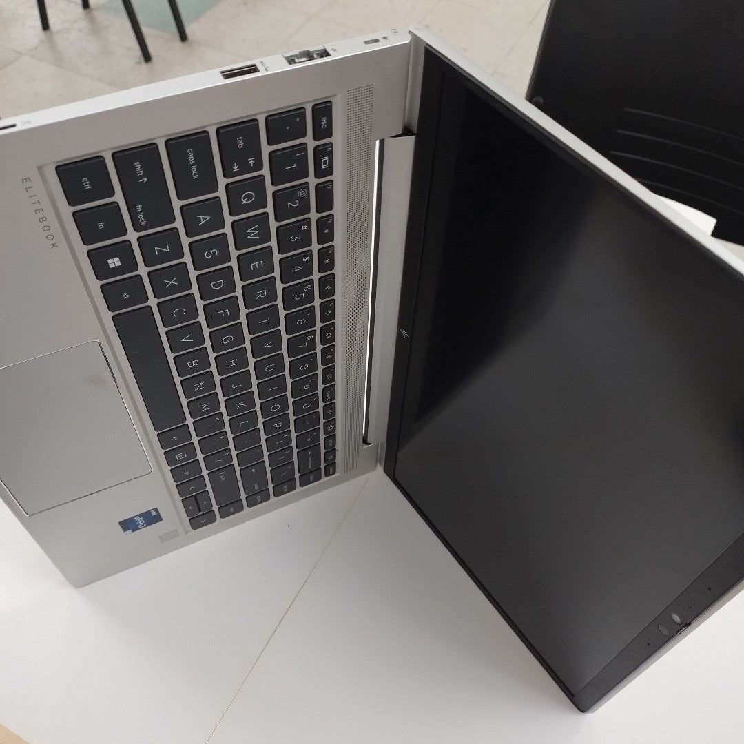 LAPTOP HP ELITEBOOK 640 G10 (2024) 512 GB SSD 16 GB RAM (SEMINUEVO)
