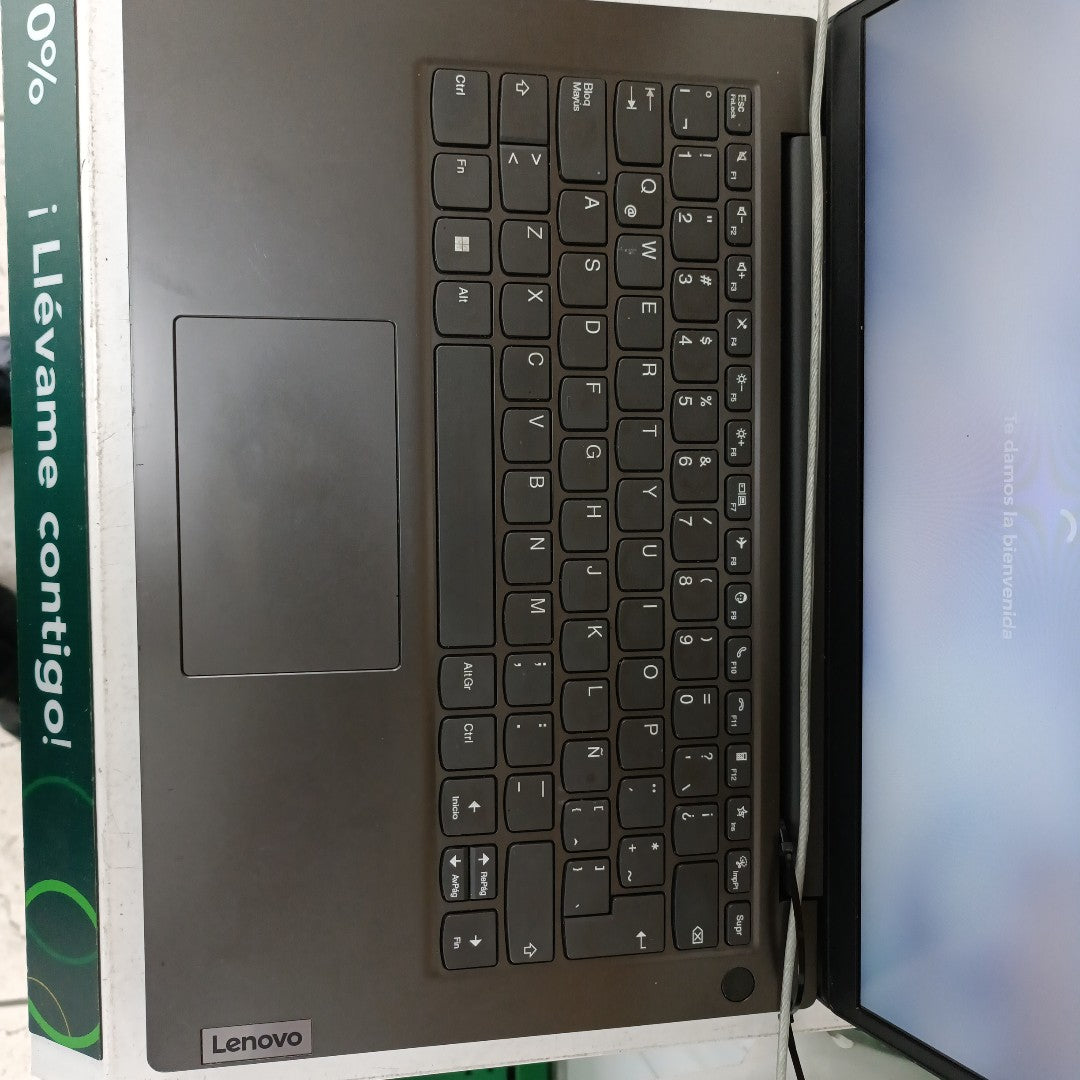 LAPTOP LENOVO V14 G3 IAP (2023) 256 GB SSD 8 GB RAM (SEMINUEVO)