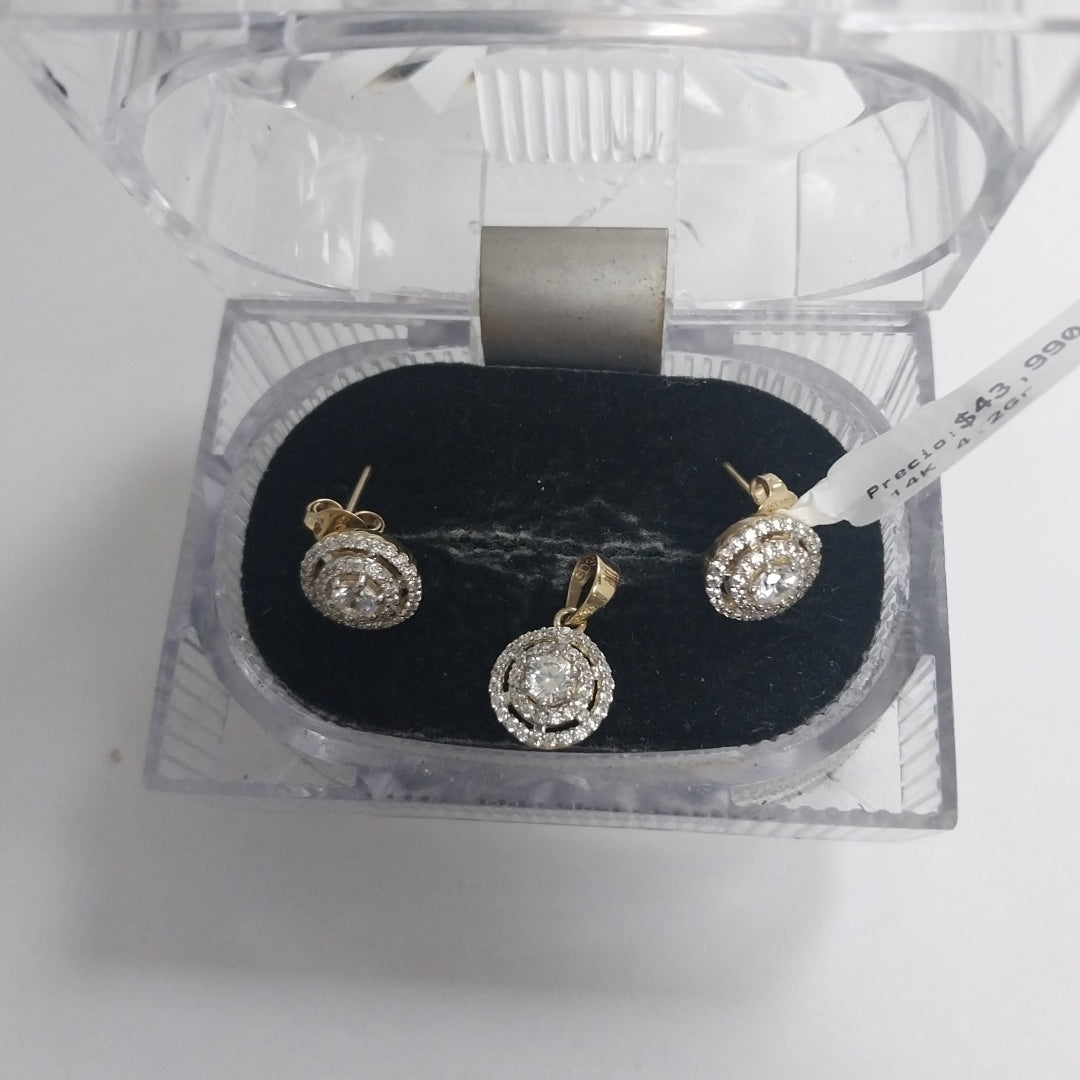 BROQUELES MEDIO ADEREZO BROQUELES Y DIJE C CIRCONIAS 14K 4.2 GR (NUEVO)
