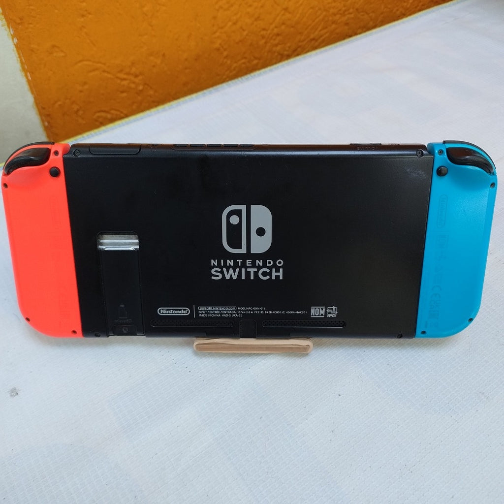 CONSOLA DE VIDEOJUEGO NINTENDO SWITCH 1.1 32 GB (SEMINUEVO)