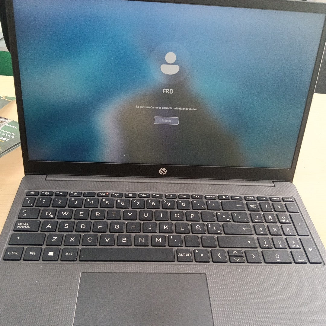 LAPTOP HP 255 G10 (2024) 512 GB SSD 16 GB RAM (SEMINUEVO)
