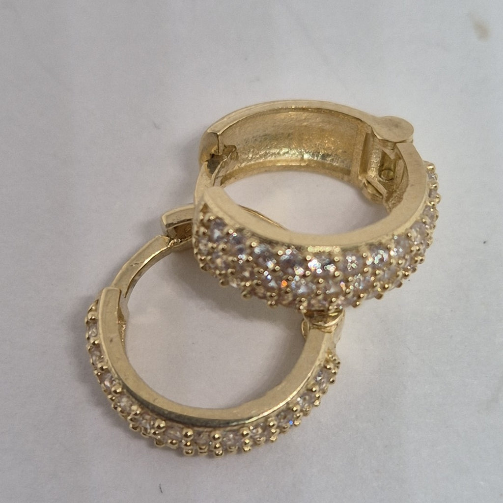 ARETES HUGGIE CON CIRCONIAS 14K 2.1 GR (NUEVO)