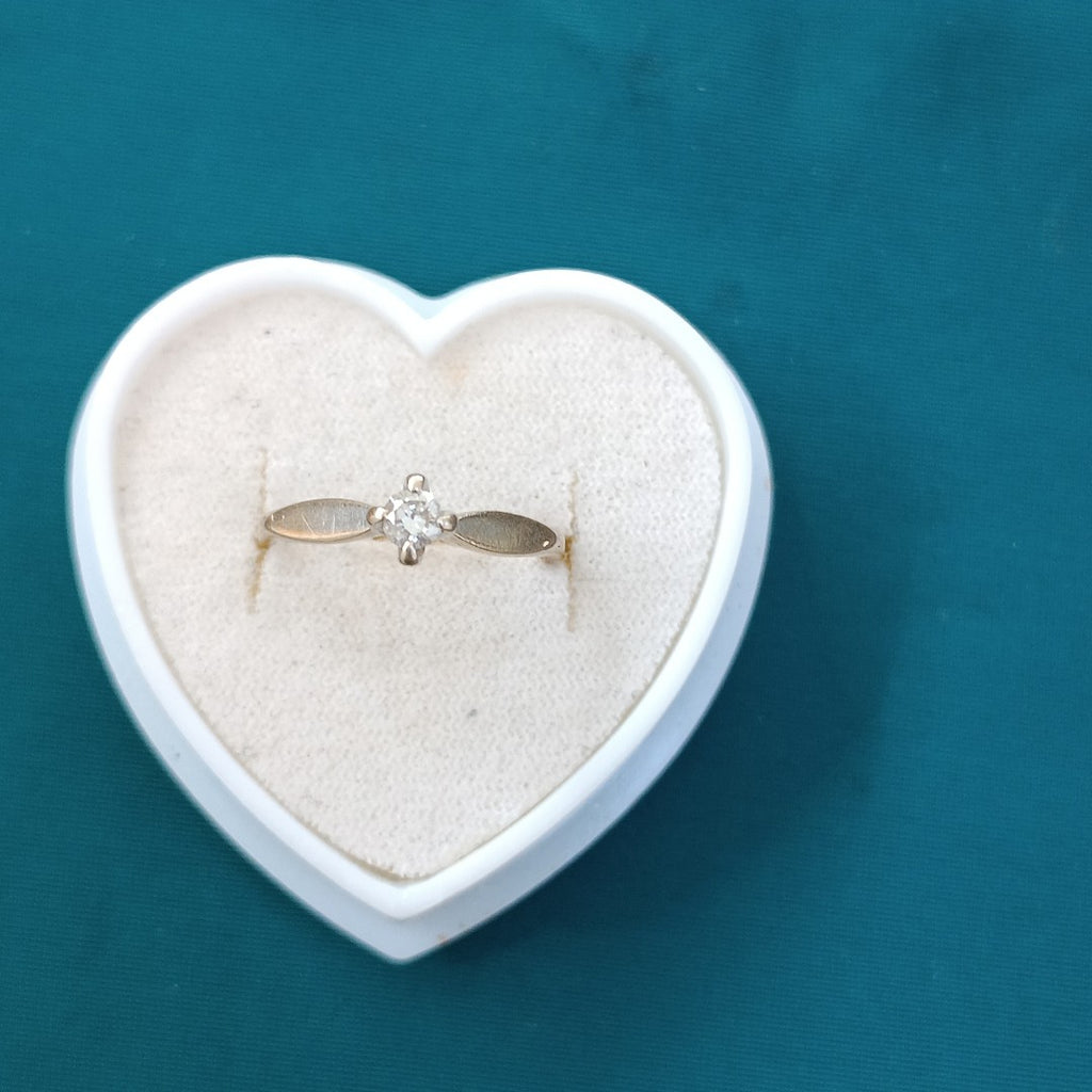 SOLITARIO ORO, ORO BLANCO 14 K 2.5 GRMS (SEMINUEVO)