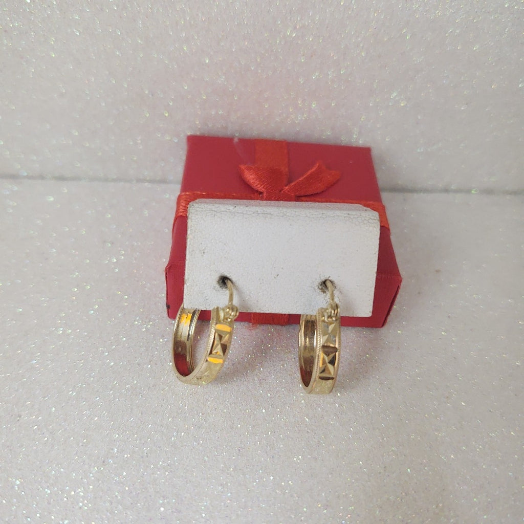 ARETES ARRACADAS LABRADAS 10K 2.1 GR (NUEVO)