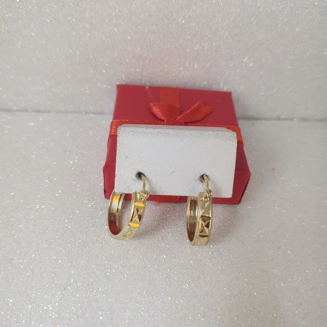 ARETES ARRACADAS LABRADAS 10K 2.1 GR (NUEVO)