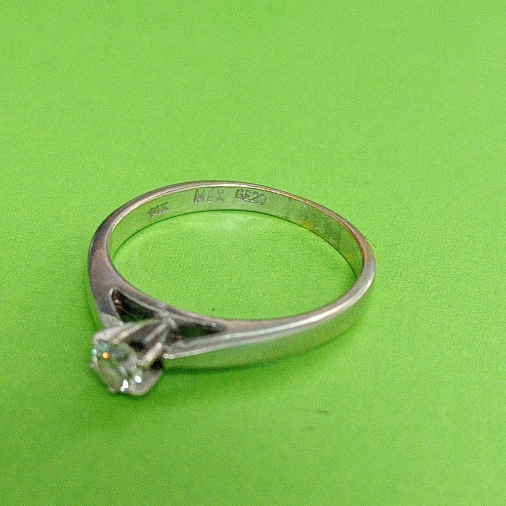 SOLITARIO ORO, ORO BLANCO 14 K 2.2 GRMS (SEMINUEVO)