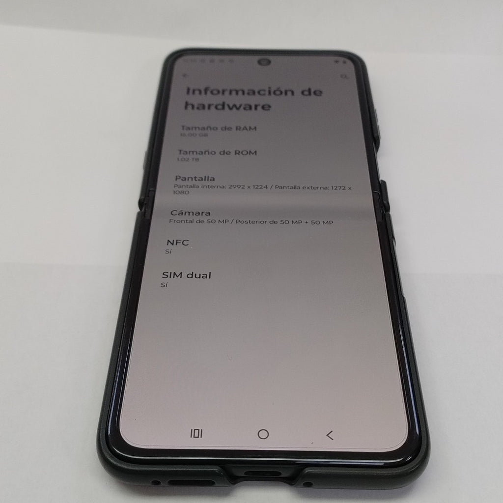 CELULAR MOTOROLA MOTO RAZR 60 ULTRA XT2551-6 (2025) 1 TB 16 GB RAM (SEMINUEVO)