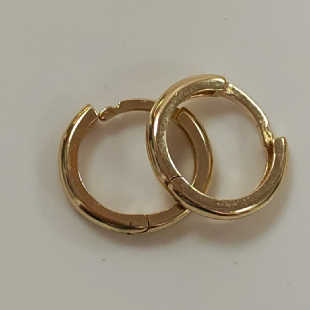 ARETES HUGGIES LISAS 14K 1.4 GR (NUEVO)