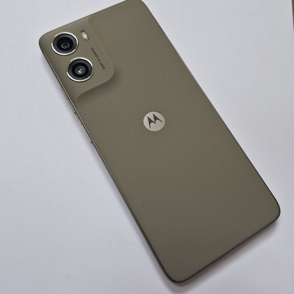 CELULAR MOTOROLA MOTO G06 XT2535-2 (2025) 256 GB 4 GB RAM (SEMINUEVO)