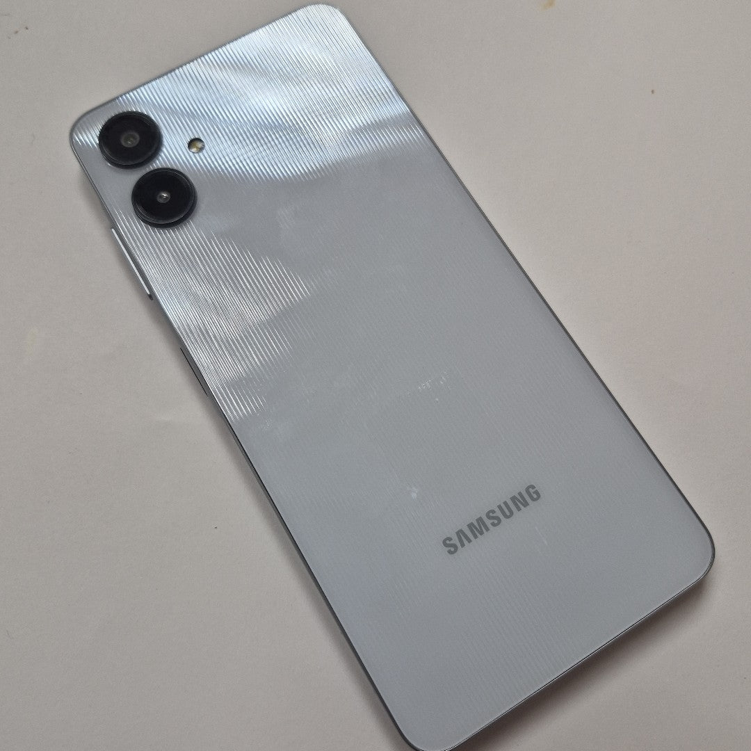 CELULAR SAMSUNG GALAXY A06 SM-A065M (2024) 128 GB 4 GB RAM (SEMINUEVO)