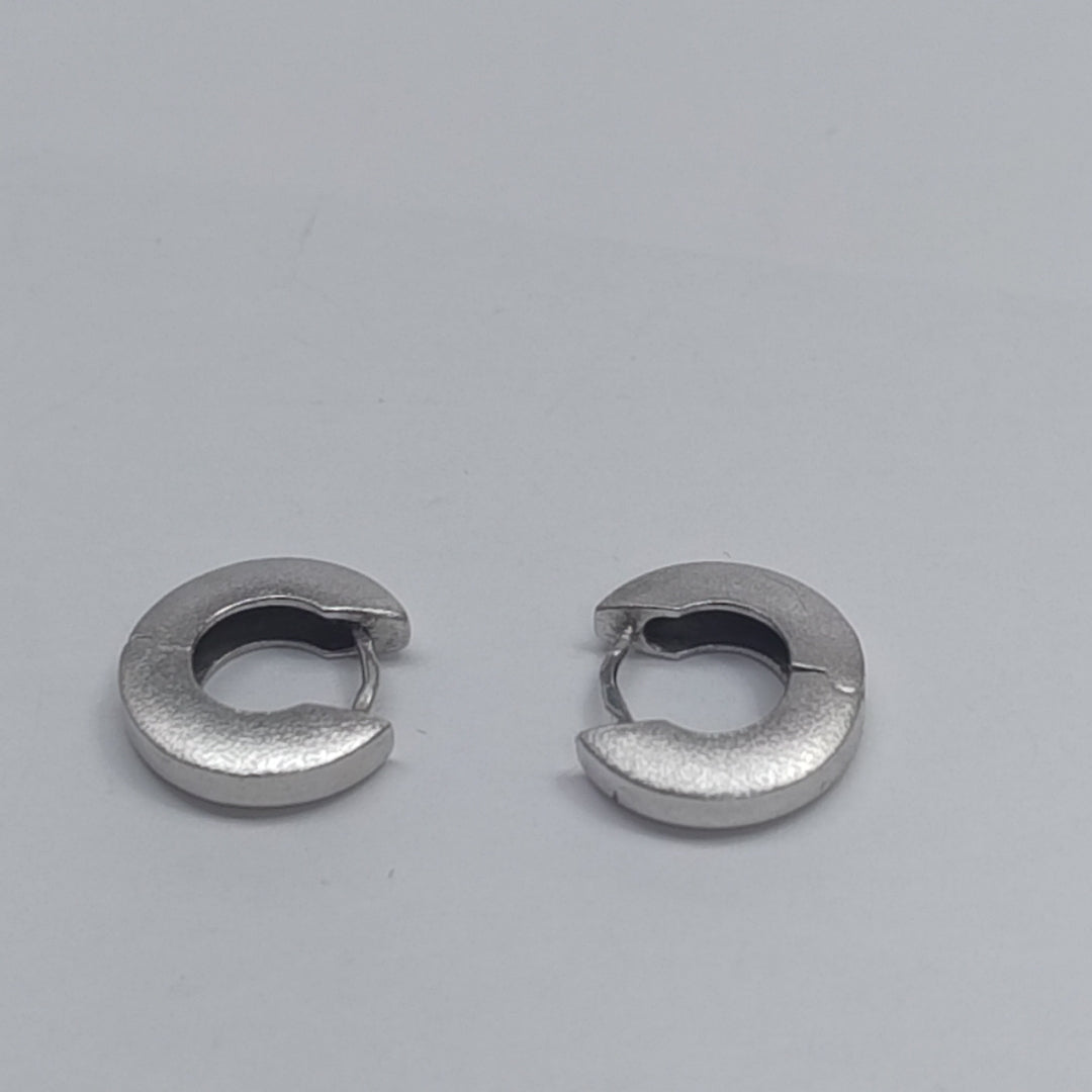 ARRACADAS PAR ORO BLANCO 14 K 5.4 GRMS (SEMINUEVO)