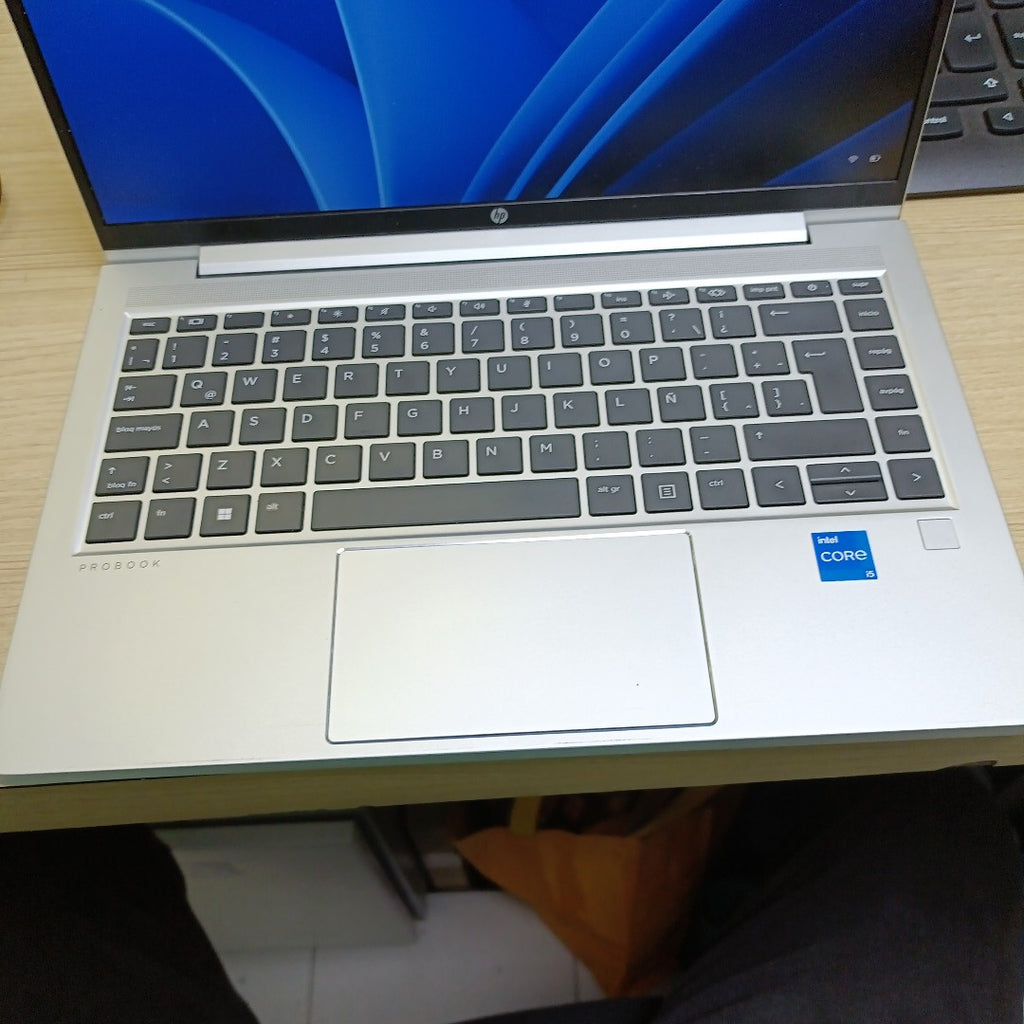 LAPTOP HP PROBOOK 440 G10 (2024) 512 GB SSD 16 GB RAM (SEMINUEVO)