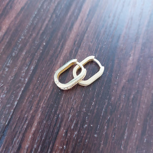 ARETES HUGGIES OVALADA C CIRCONIAS 14K 2.5 GR (NUEVO)