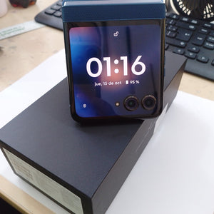 CELULAR MOTOROLA RAZR 60 XT2553-1 (2025) 512 GB 12 GB RAM (SEMINUEVO)