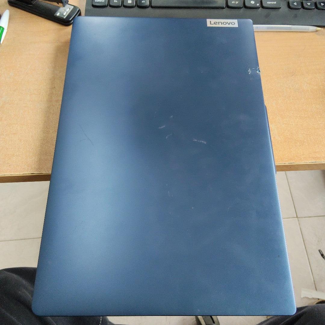 LAPTOP LENOVO IDEAPAD SLIM 3 15IAN8 (2024) 256 GB SSD 8 GB RAM (SEMINUEVO)
