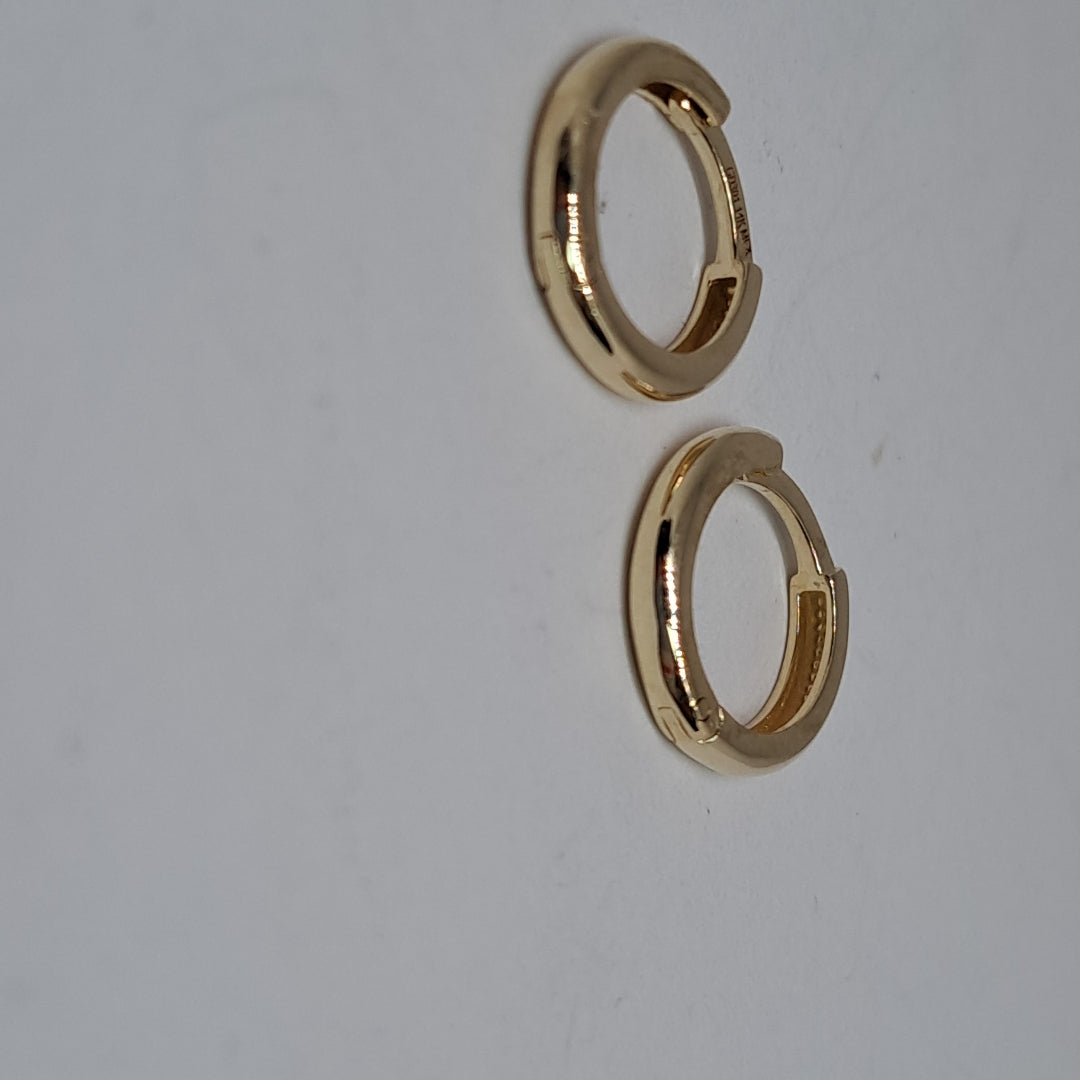 ARETES HUGGIES LISAS 14K 1.4 GR (NUEVO)