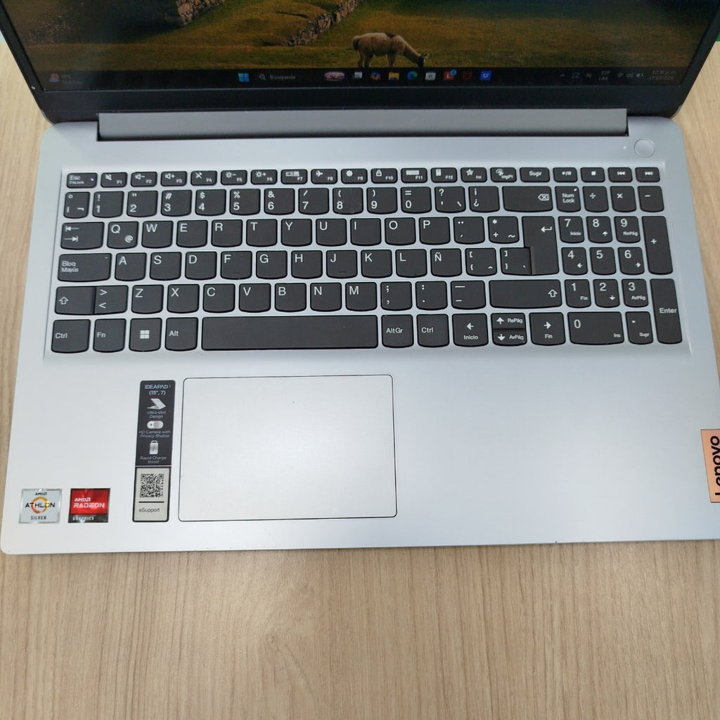 LAPTOP LENOVO IDEAPAD 1 15AMN7 (2023) 256 GB SSD 8 GB RAM (SEMINUEVO)
