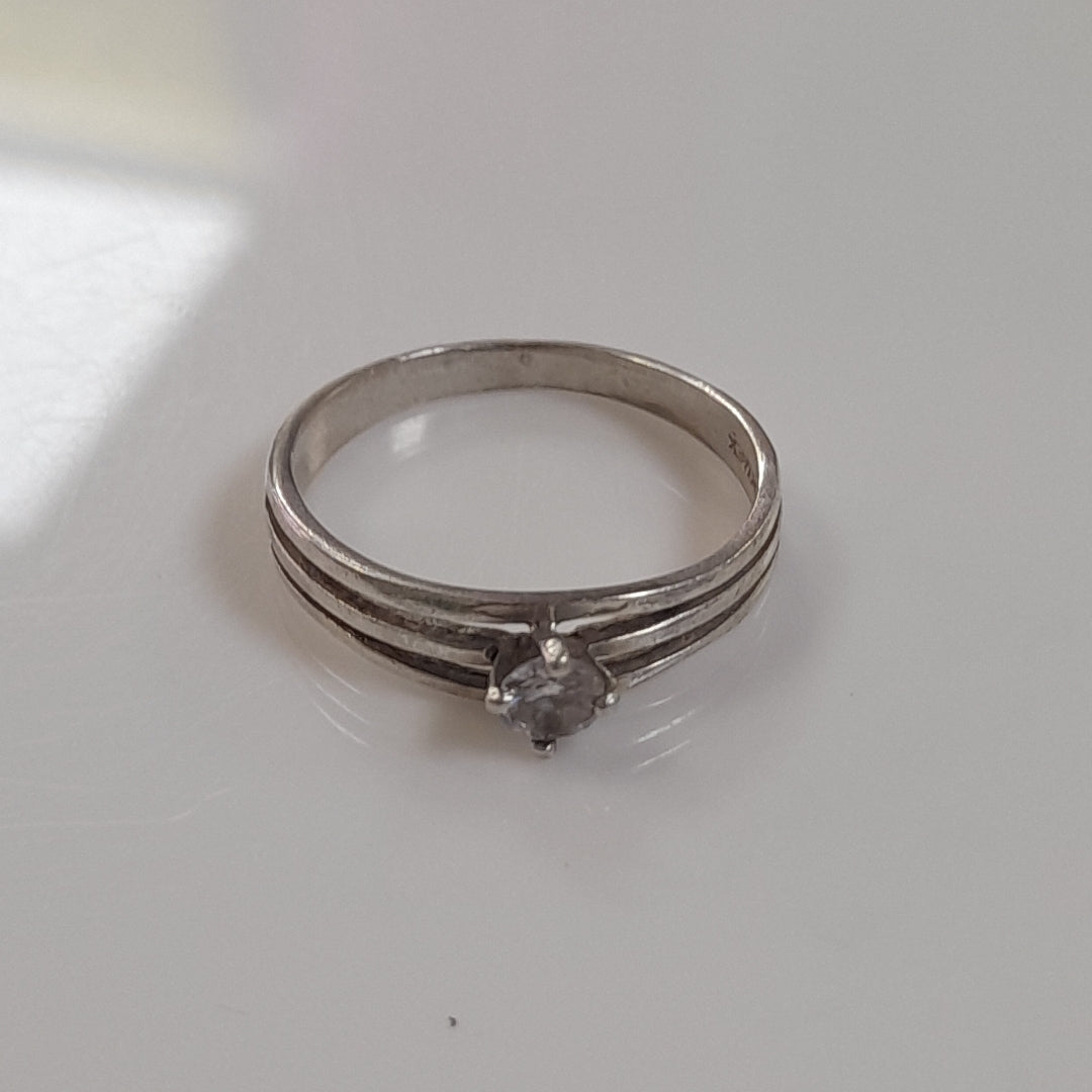 ANILLITO PLATA 1.9 GRMS (SEMINUEVO)