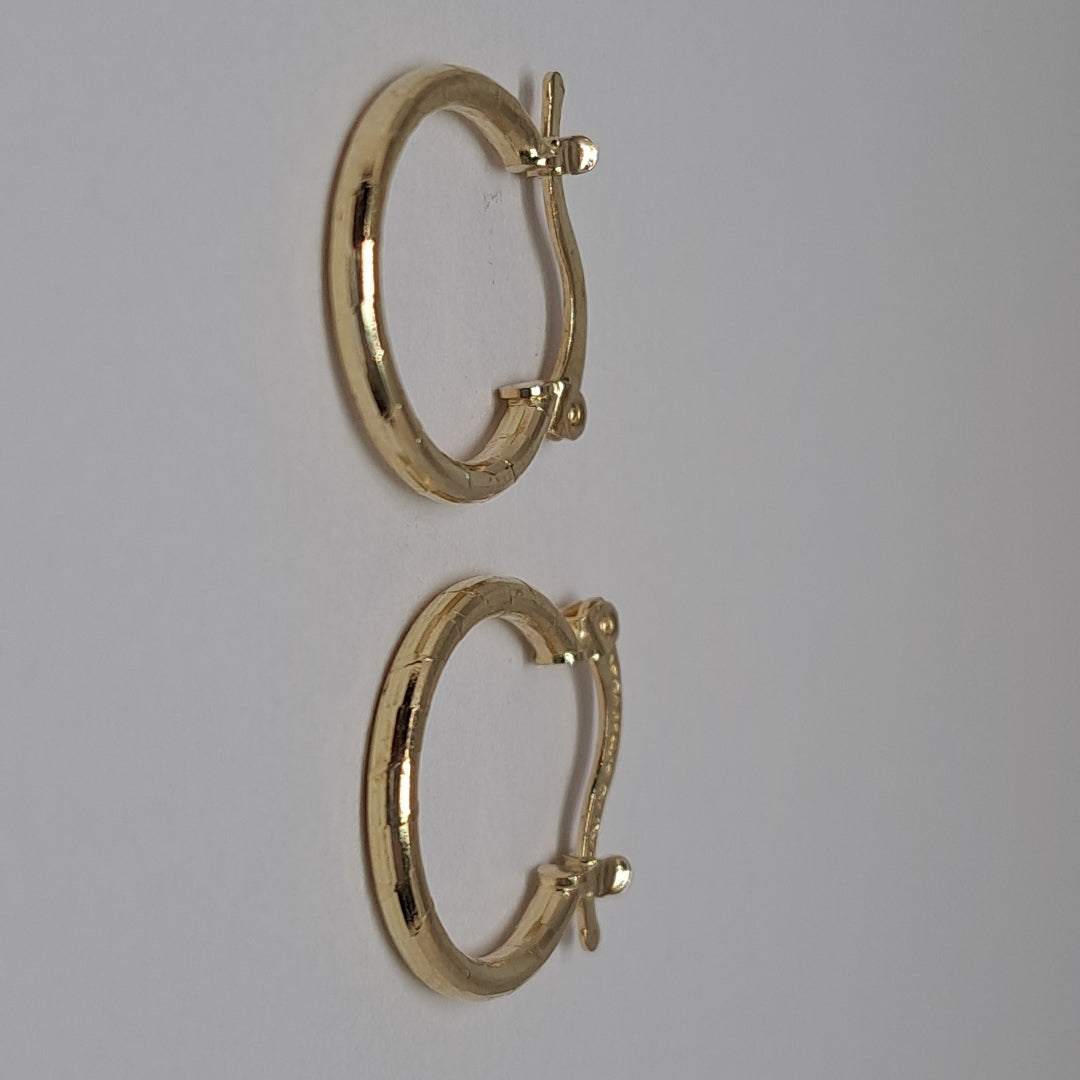 ARETES ARRACADAS ESTRIADAS 14K 1.4 GR (NUEVO)