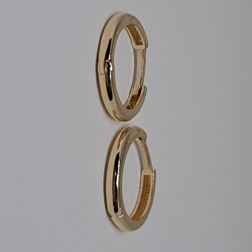 ARETES HUGGIES LISAS 14K 1.6 GR (NUEVO)