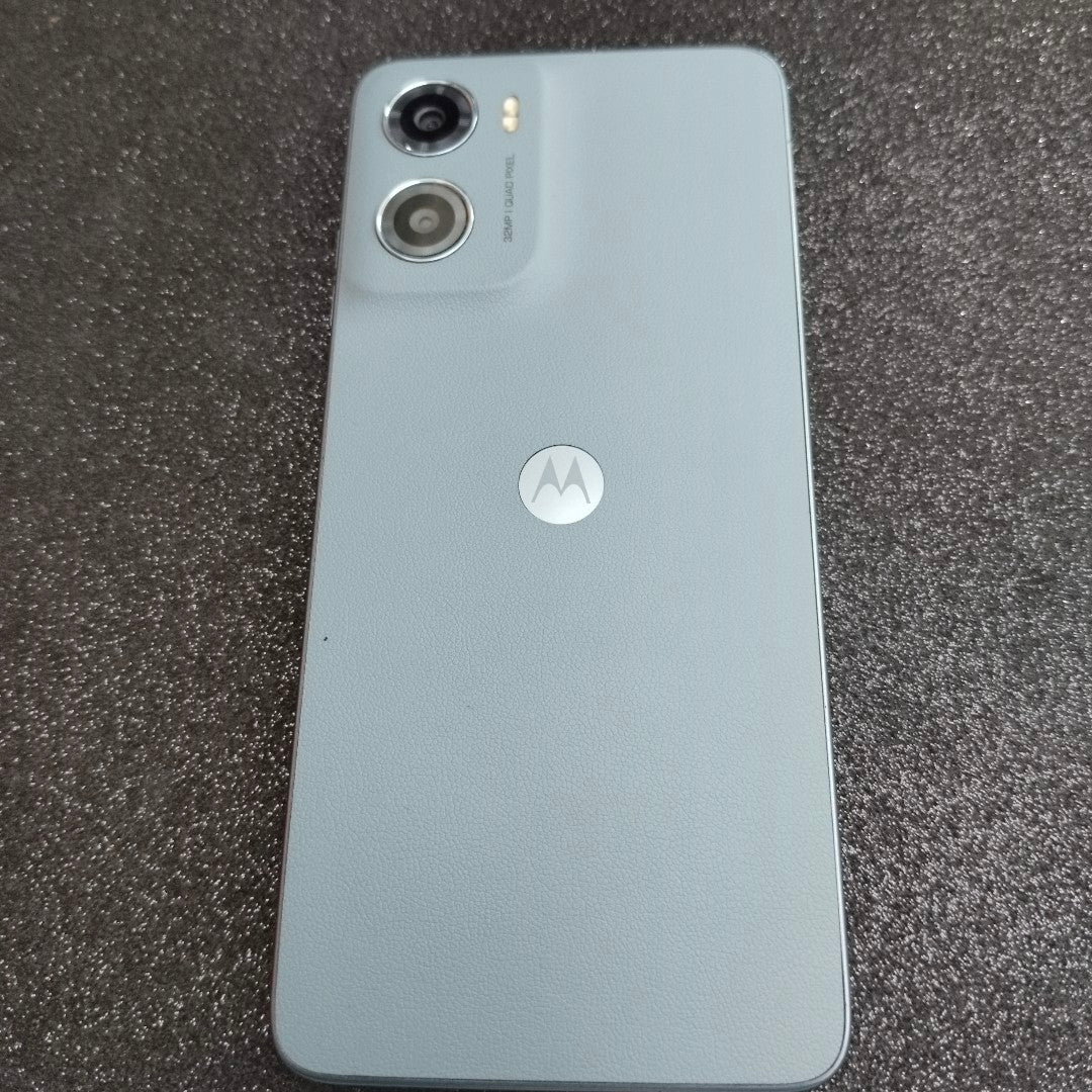 CELULAR MOTOROLA MOTO E15 XT2523-8 (2024) 64 GB 2 GB RAM (SEMINUEVO)