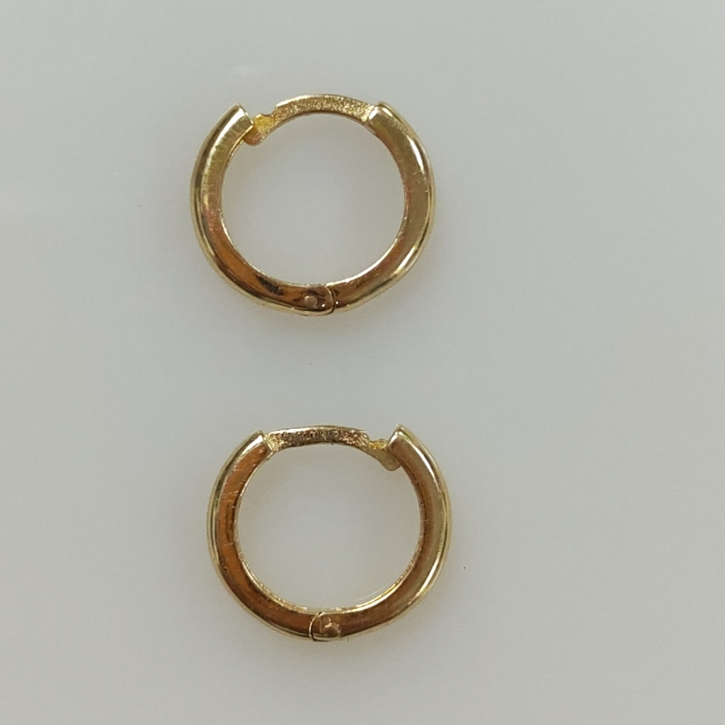 ARETES HUGGIES LISAS 14K 1.2 GR (NUEVO)