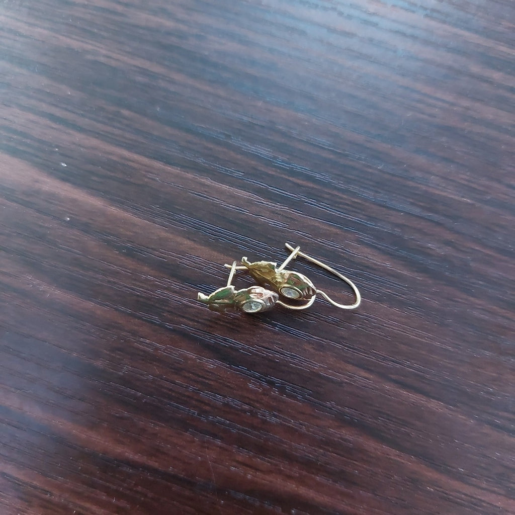 ARETES PAR ORO 8 K 1.2 GRMS (SEMINUEVO)