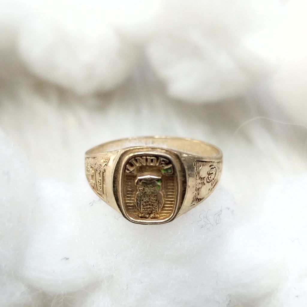 ANILLO CONMEMORATIVO ORO 10 K 1.2 GRMS (SEMINUEVO)